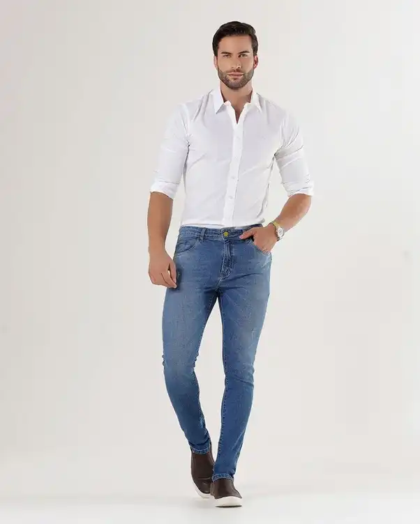 Kemeja Putih dan Denim Kemeja Putih dan Denim