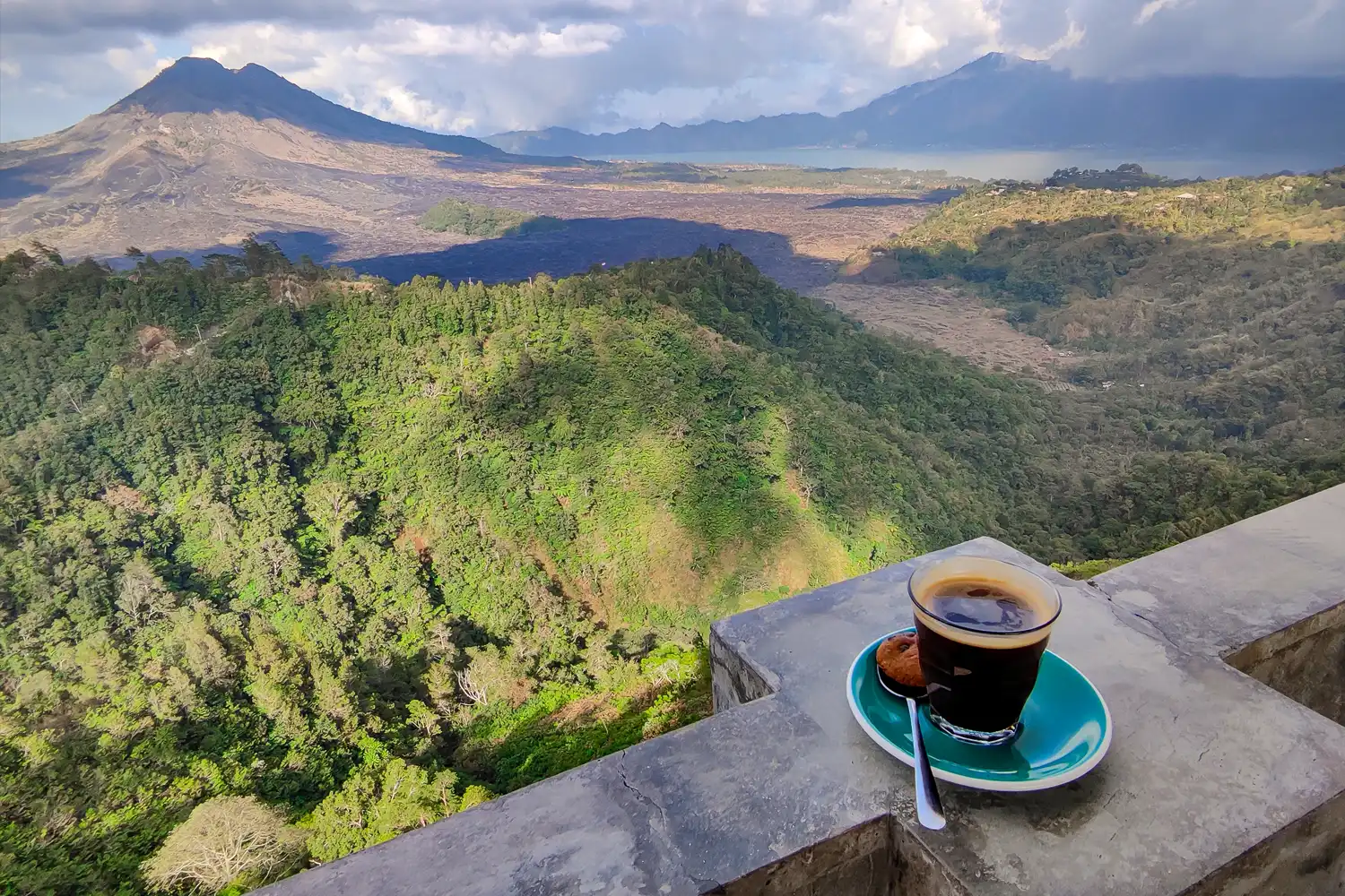 Tegukopi Kintamani: Tempat Ngopi Estetik dengan View Gunung Batur yang Bikin Hati Adem